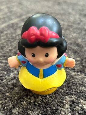 Fisher-Price Little People Disney Princess Snow White Figure Toy